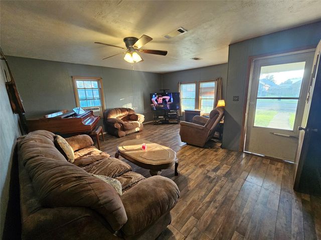 502 N Holly Street, Sweeny, TX 77480