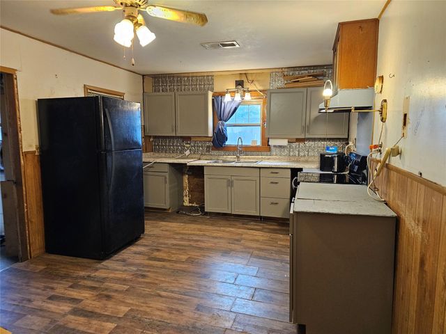 502 N Holly Street, Sweeny, TX 77480