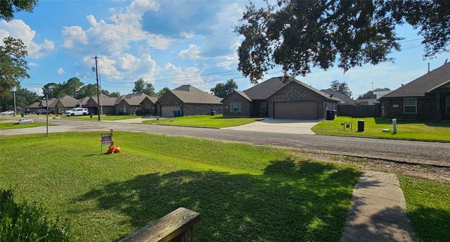 502 N Holly Street, Sweeny, TX 77480
