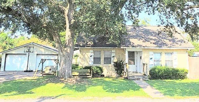 502 N Holly Street, Sweeny, TX 77480