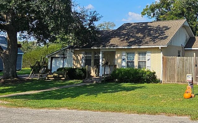502 N Holly Street, Sweeny, TX 77480