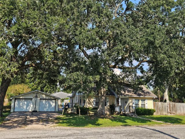 502 N Holly Street, Sweeny, TX 77480