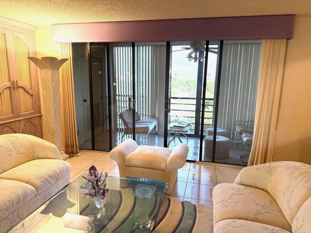 7564 Regency Lake Drive 702, Boca Raton, FL 33433