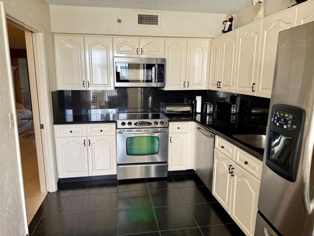 7564 Regency Lake Drive 702, Boca Raton, FL 33433