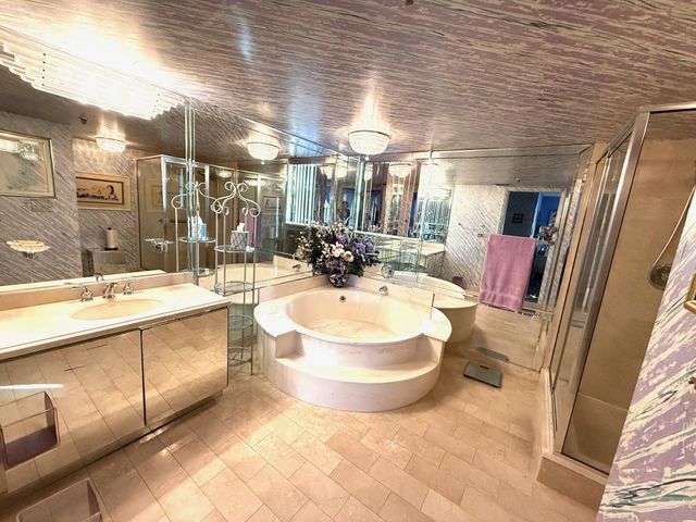 7564 Regency Lake Drive 702, Boca Raton, FL 33433