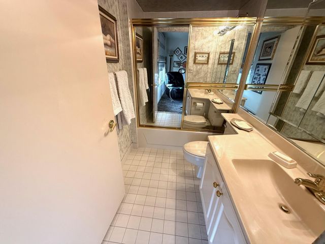 7564 Regency Lake Drive 702, Boca Raton, FL 33433