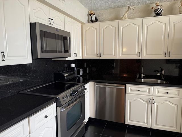 7564 Regency Lake Drive 702, Boca Raton, FL 33433