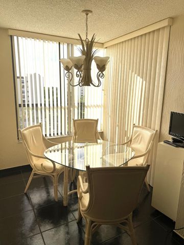 7564 Regency Lake Drive 702, Boca Raton, FL 33433