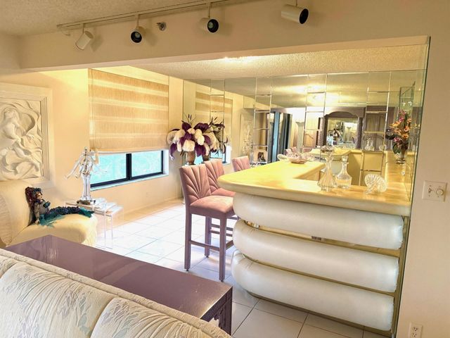 7564 Regency Lake Drive 702, Boca Raton, FL 33433