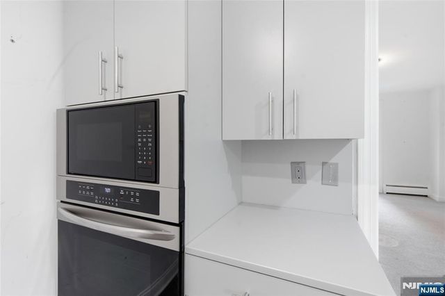 207 Shearwater Court 17, Jersey City, NJ 07305