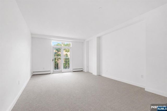 207 Shearwater Court 17, Jersey City, NJ 07305