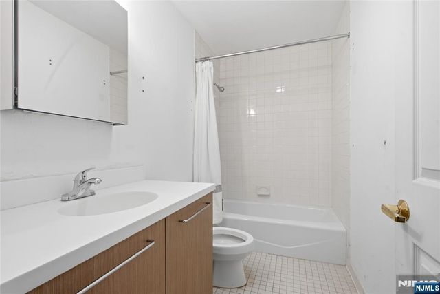 207 Shearwater Court 17, Jersey City, NJ 07305