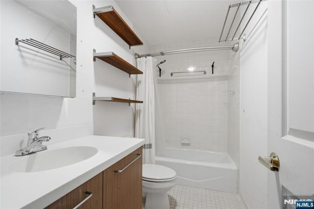 207 Shearwater Court 17, Jersey City, NJ 07305