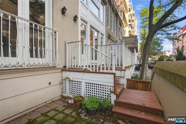207 Shearwater Court 17, Jersey City, NJ 07305