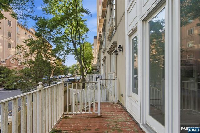 207 Shearwater Court 17, Jersey City, NJ 07305