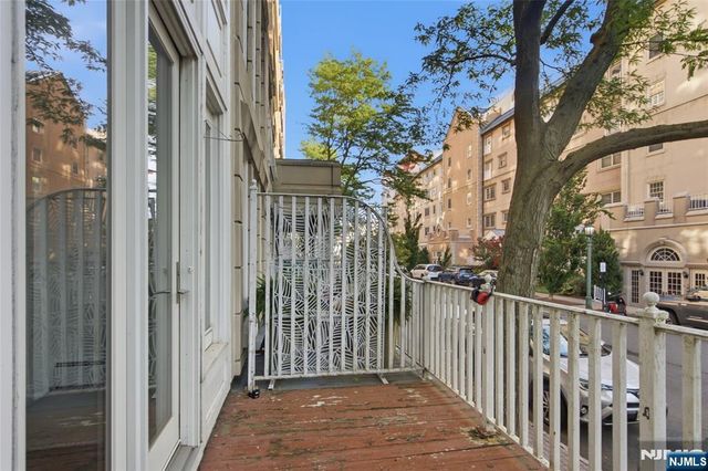 207 Shearwater Court 17, Jersey City, NJ 07305