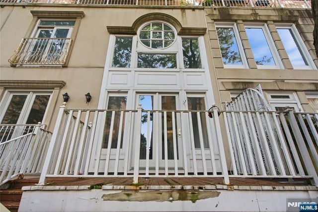 207 Shearwater Court 17, Jersey City, NJ 07305