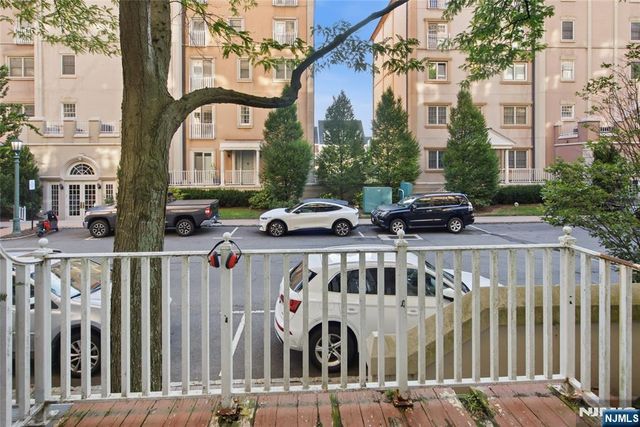 207 Shearwater Court 17, Jersey City, NJ 07305