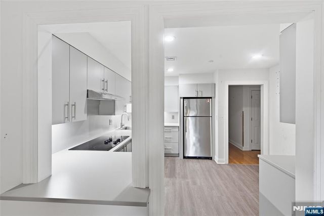 207 Shearwater Court 17, Jersey City, NJ 07305