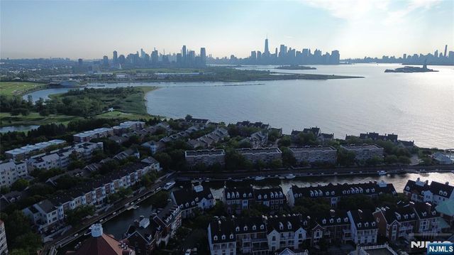 207 Shearwater Court 17, Jersey City, NJ 07305