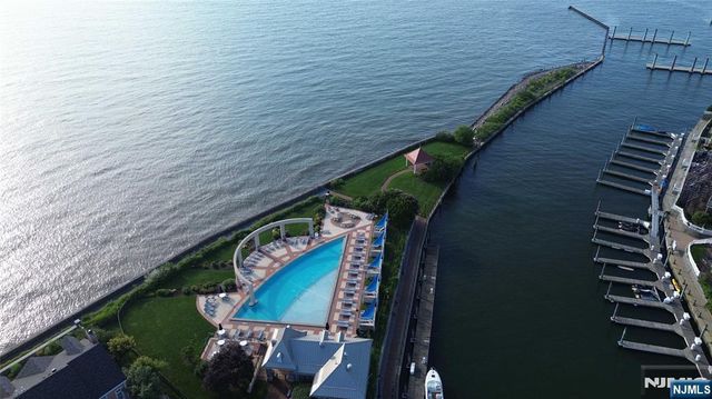 207 Shearwater Court 17, Jersey City, NJ 07305