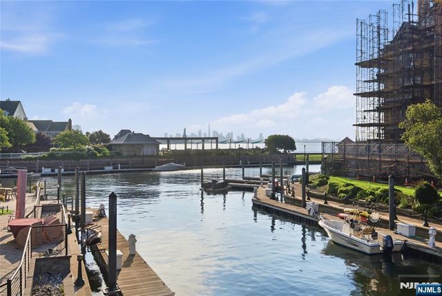 207 Shearwater Court 17, Jersey City, NJ 07305
