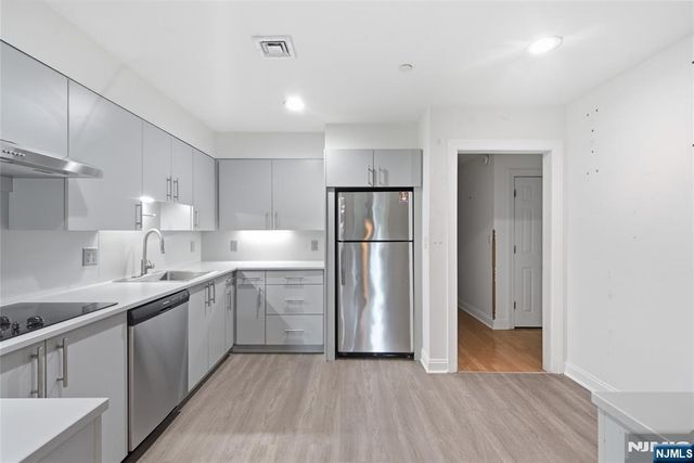 207 Shearwater Court 17, Jersey City, NJ 07305