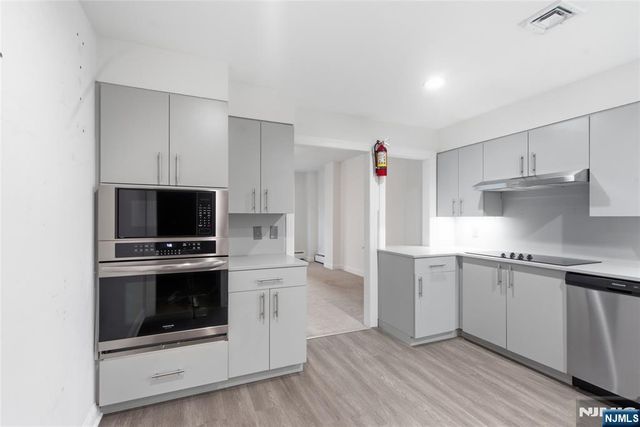 207 Shearwater Court 17, Jersey City, NJ 07305
