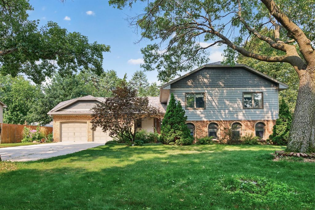 12088 Evergreen Street NW, Coon Rapids, MN 55448