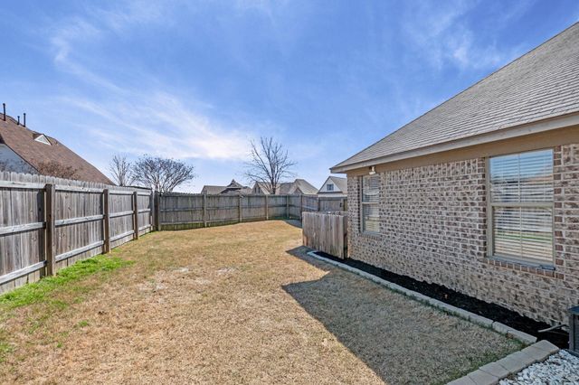 255 BEAU TISDALE DR, Oakland, TN 38060