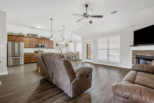 255 BEAU TISDALE DR, Oakland, TN 38060