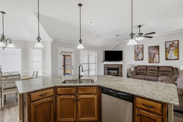 255 BEAU TISDALE DR, Oakland, TN 38060