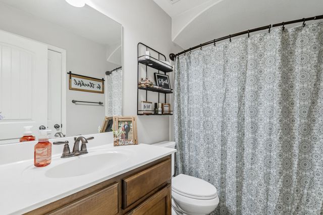 255 BEAU TISDALE DR, Oakland, TN 38060