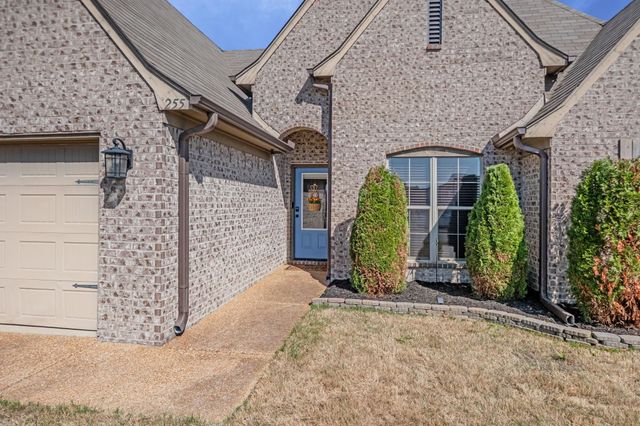 255 BEAU TISDALE DR, Oakland, TN 38060