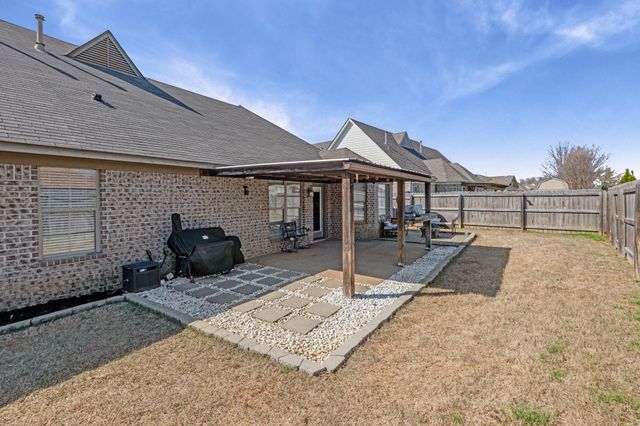 255 BEAU TISDALE DR, Oakland, TN 38060