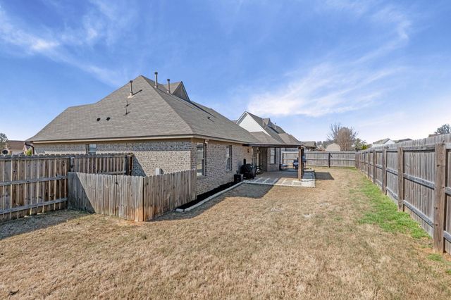255 BEAU TISDALE DR, Oakland, TN 38060