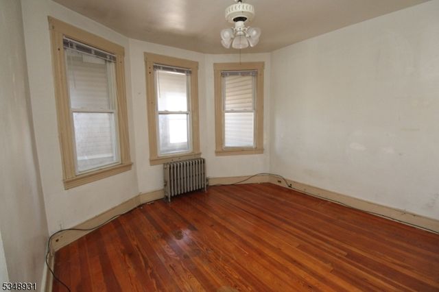 29 E Madison Ave, Clifton City, NJ 07011