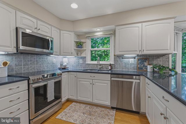13209 ASHVALE DR, Fairfax, VA 22033