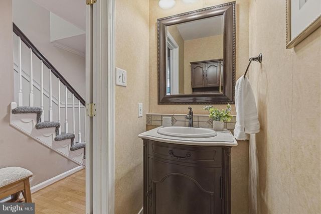 13209 ASHVALE DR, Fairfax, VA 22033