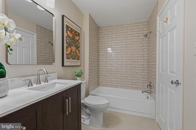 13209 ASHVALE DR, Fairfax, VA 22033