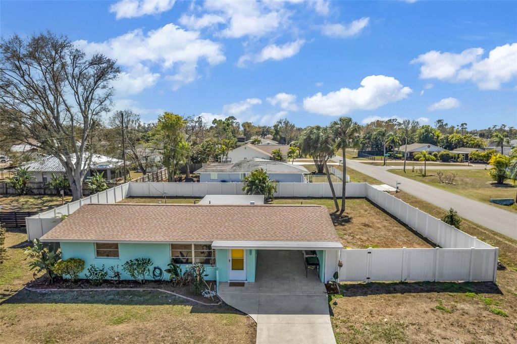 Image 2 of property listing at 960 DARWIN ROAD, Venice, FL 34293