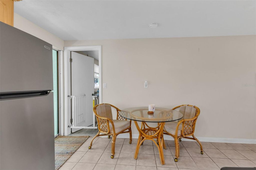 Image 15 of property listing at 960 DARWIN ROAD, Venice, FL 34293