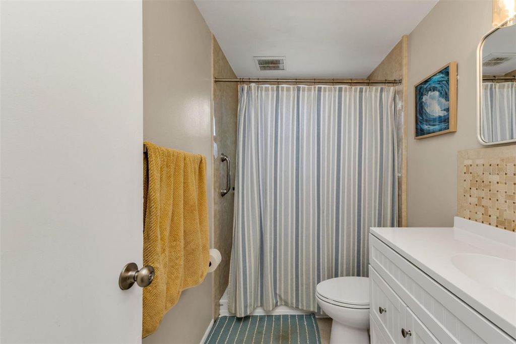 Image 18 of property listing at 960 DARWIN ROAD, Venice, FL 34293