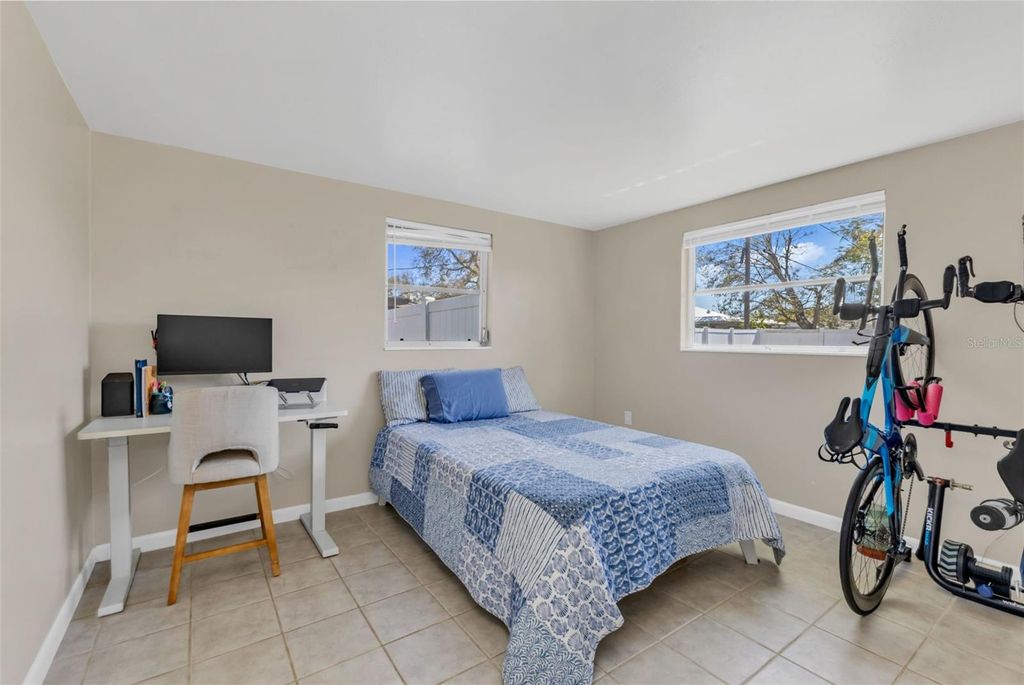 Image 22 of property listing at 960 DARWIN ROAD, Venice, FL 34293