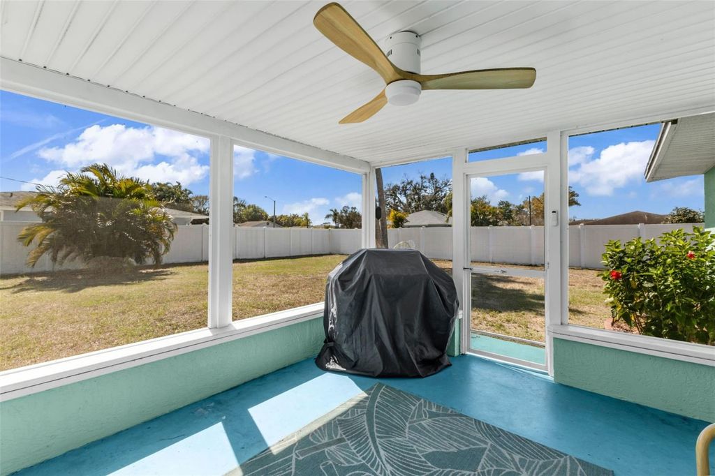 Image 26 of property listing at 960 DARWIN ROAD, Venice, FL 34293