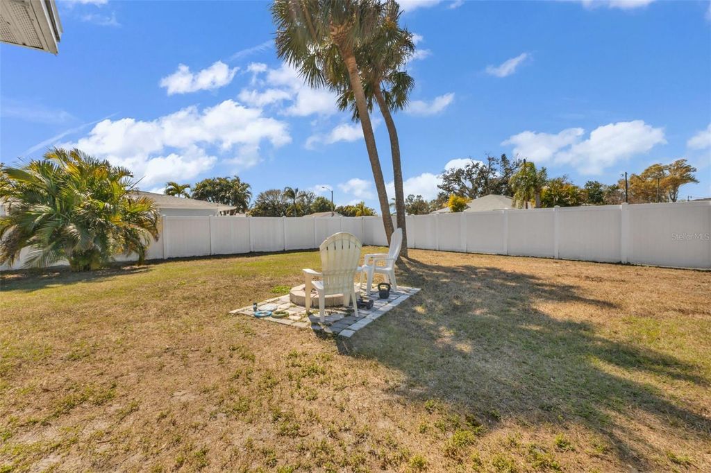 Image 27 of property listing at 960 DARWIN ROAD, Venice, FL 34293