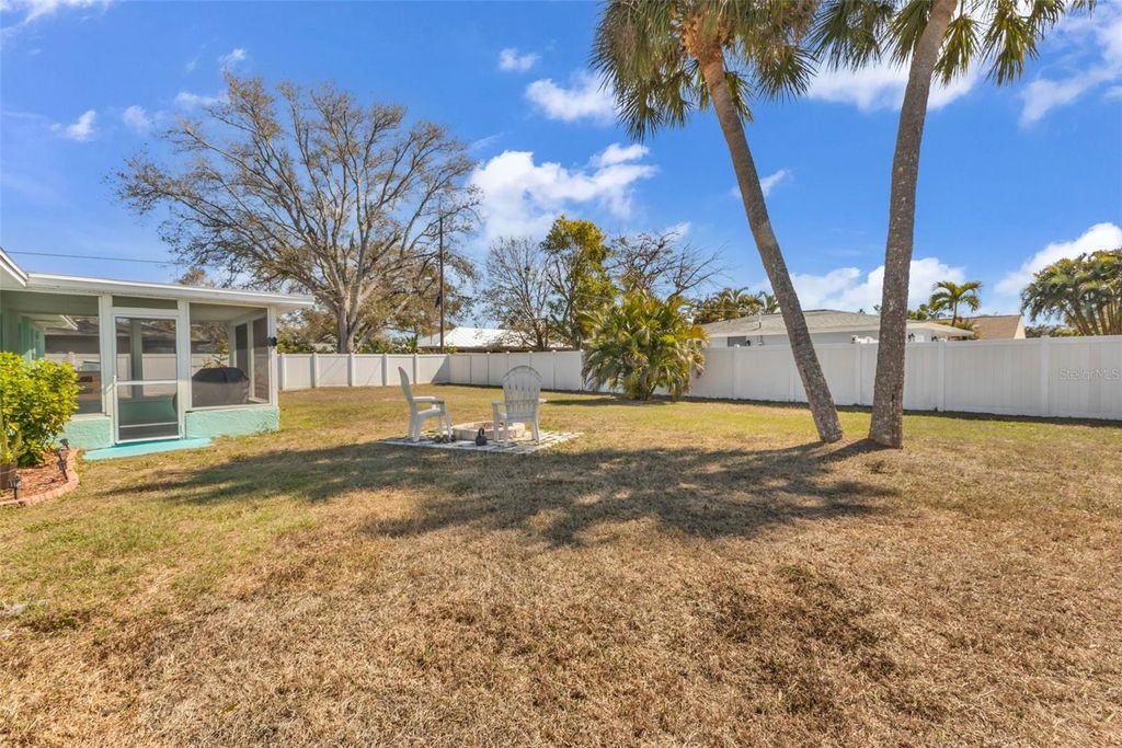 Image 28 of property listing at 960 DARWIN ROAD, Venice, FL 34293