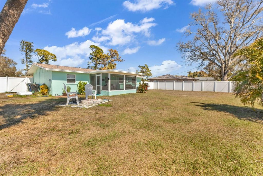 Image 30 of property listing at 960 DARWIN ROAD, Venice, FL 34293