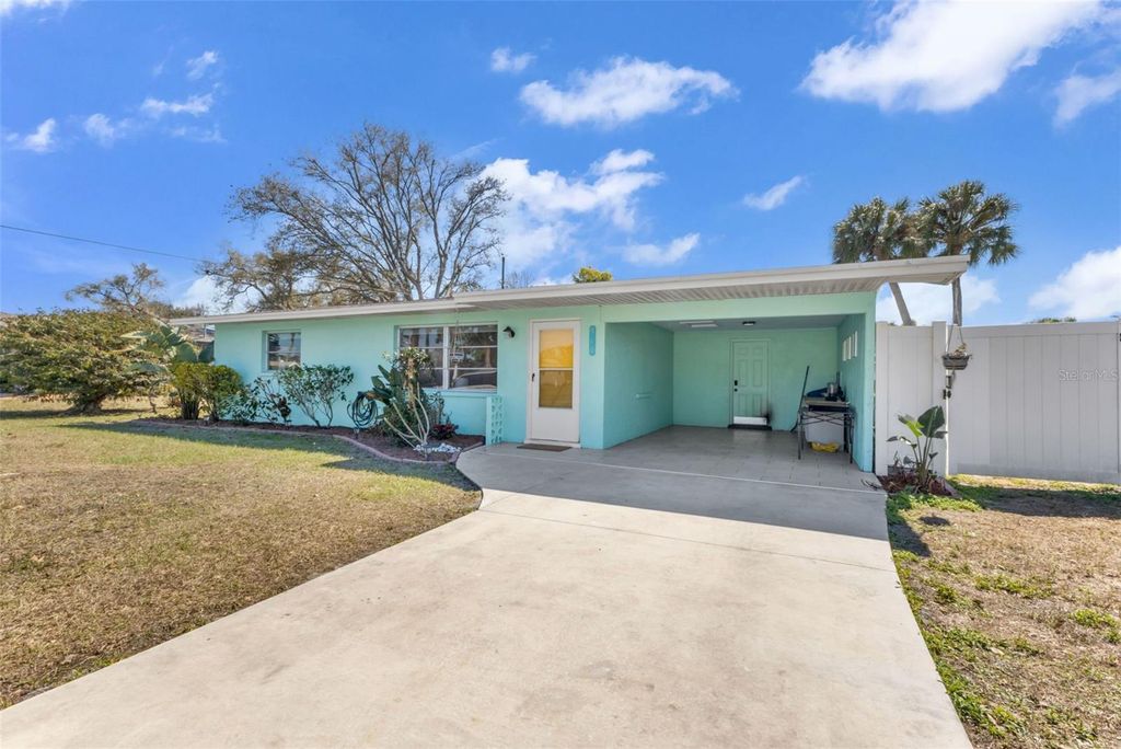 Image 31 of property listing at 960 DARWIN ROAD, Venice, FL 34293