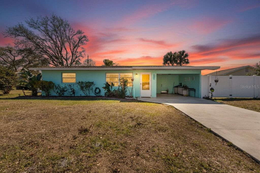 Image 36 of property listing at 960 DARWIN ROAD, Venice, FL 34293